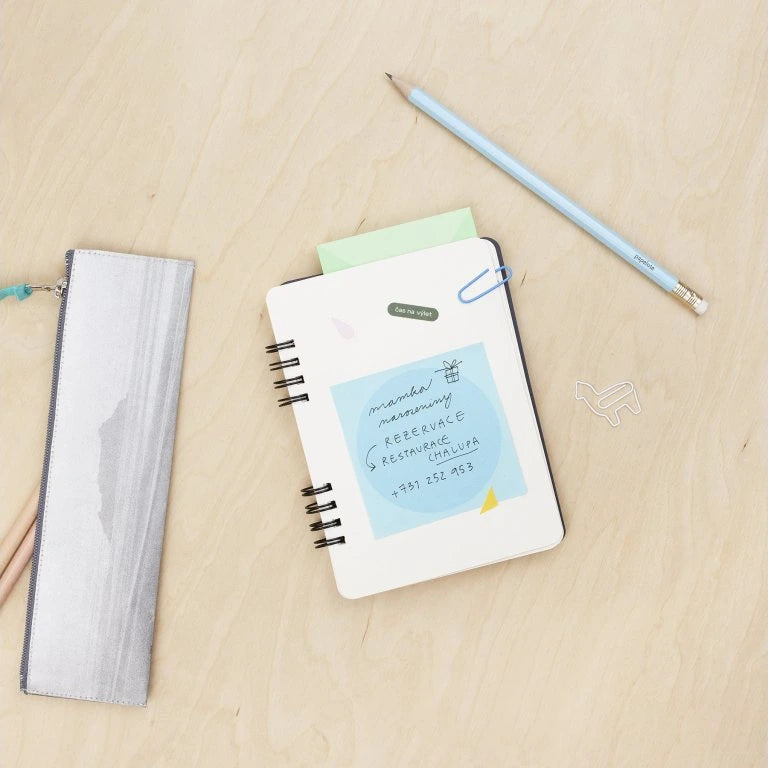 samolepicí bloček (různé barvy)