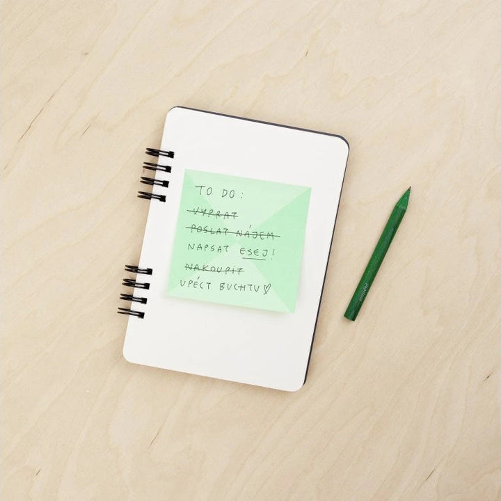 samolepicí bloček (různé barvy)